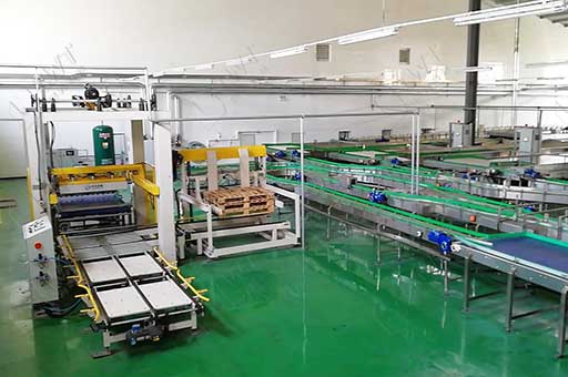 實罐碼垛機(jī)正面